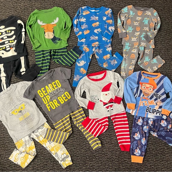 2T pajamas, lot of 8 - Picture 1 of 1